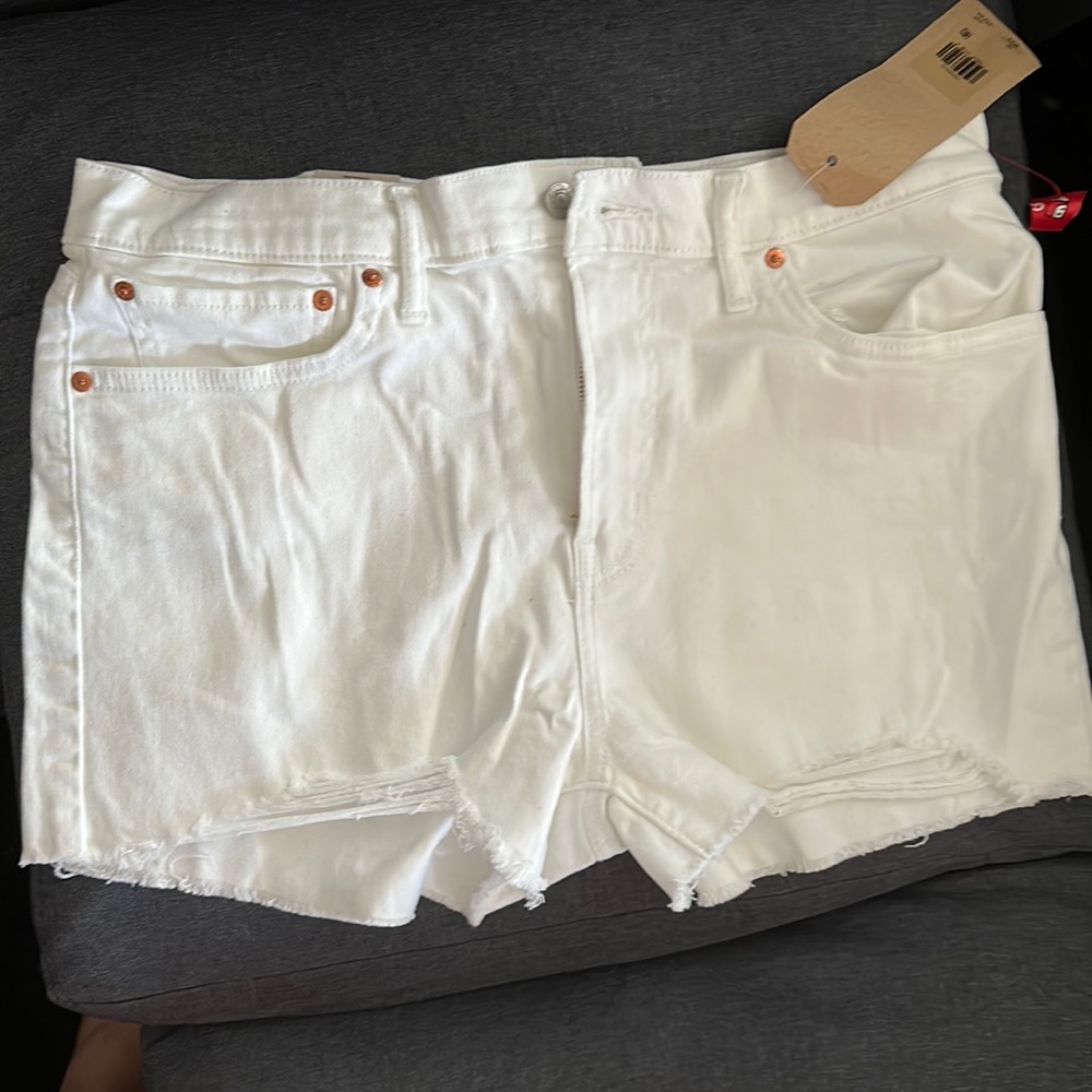 White short jeans